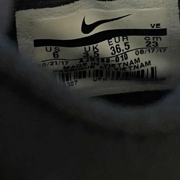 Nike Zoom Strike Women size 6 black EUC - Picture 7 of 8